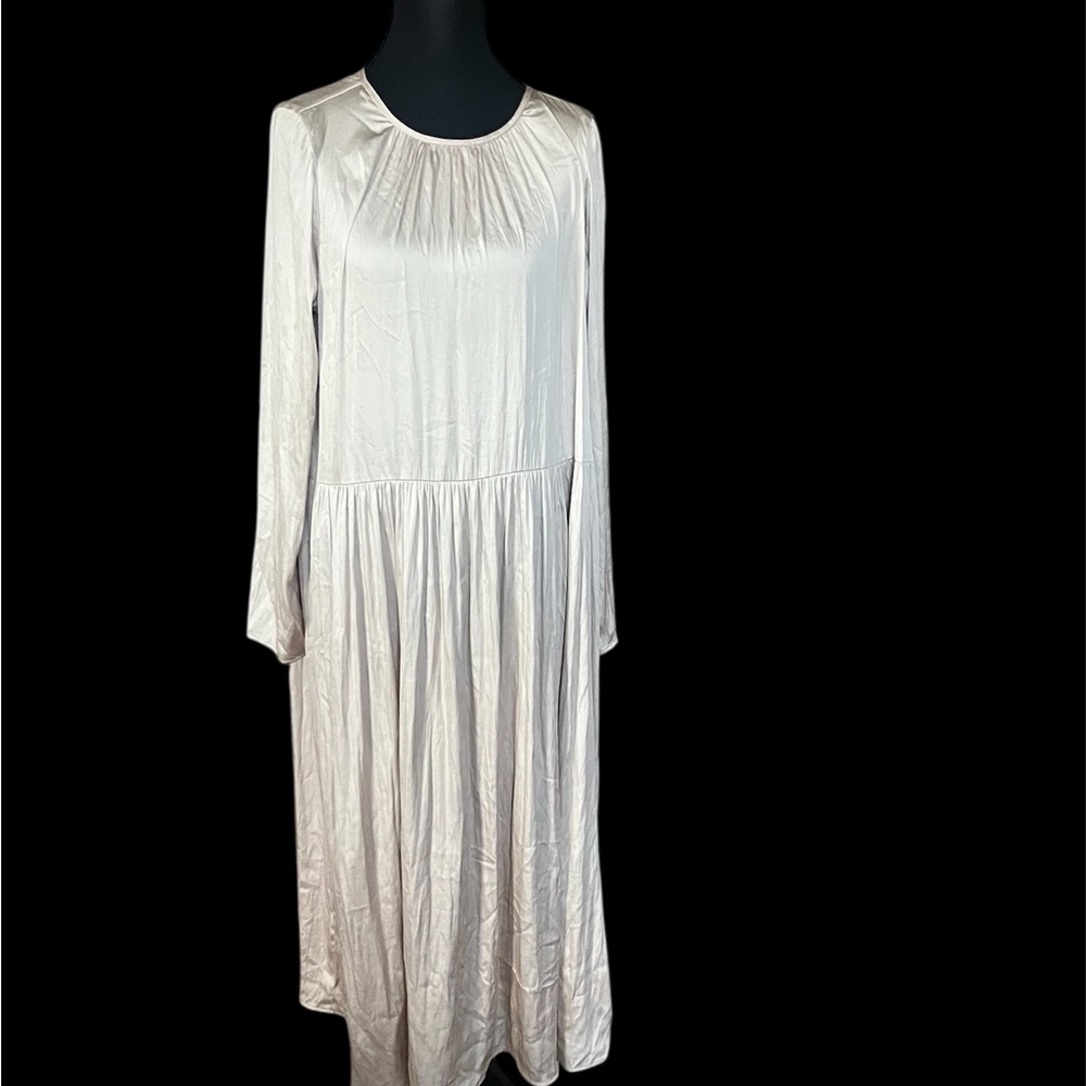 H&M Loose Fit Cream/Beige Long Sleeve Maxi Dress with a zippered back size S